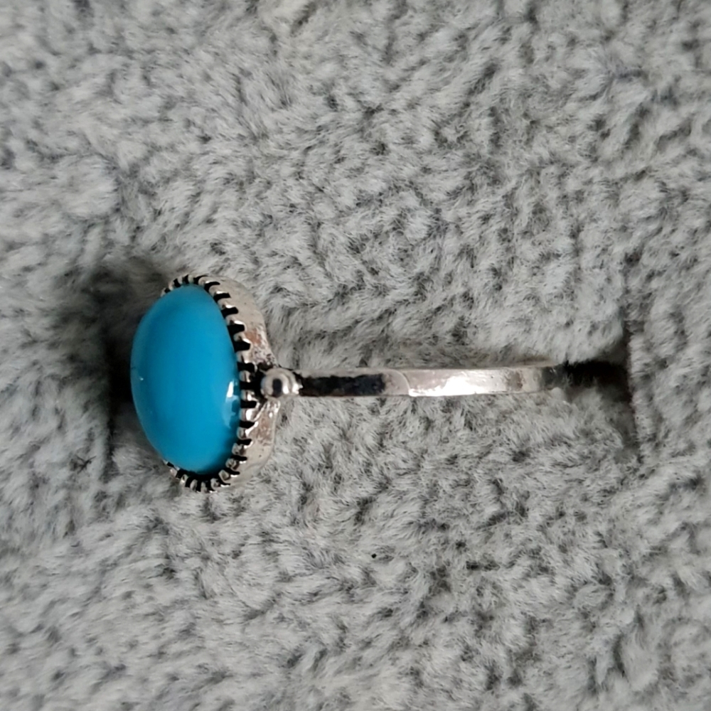 Turquoise Oval Stone Silver Ring - Picture 4 of 5